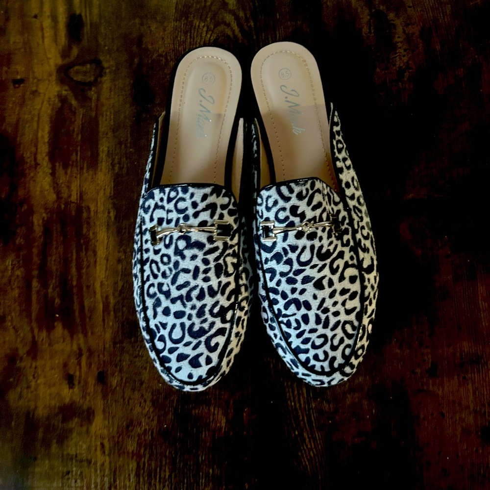 J. Mark slide on flats 8 1/2